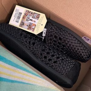 NIB women’s woven black satin TOMS size 8
